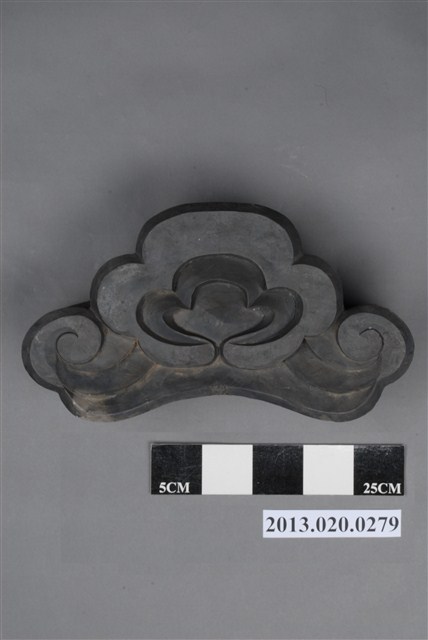 松葉雲紋鬼瓦 (共4張)