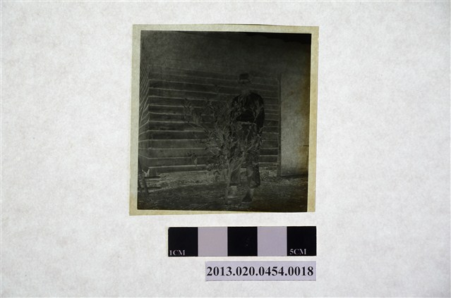 男子獨照黑白負片底片 (共2張)