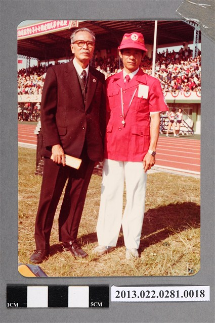 張星賢於跑道旁合照 (共3張)