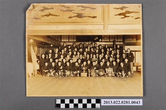 早稻田大學田徑隊團體合照 (共2張)