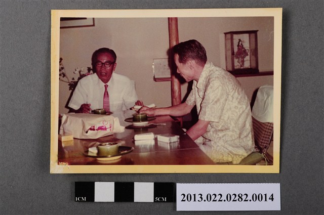 張星賢與日本友人餐敘照片 (共2張)