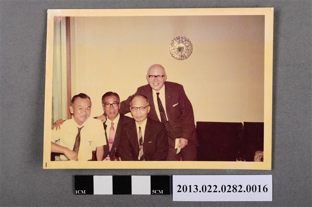 張星賢與日本友人合照 (共2張)