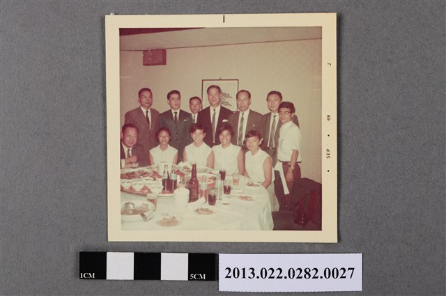 臺灣選手等12人1969年9月東京某餐廳宴會合照 (共2張)