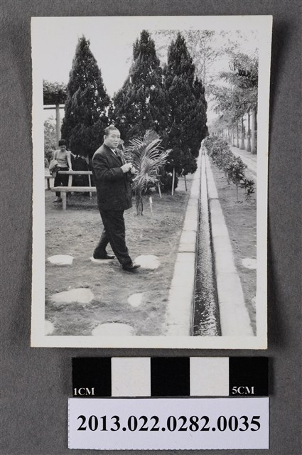 川崎秀二獨照 (共2張)