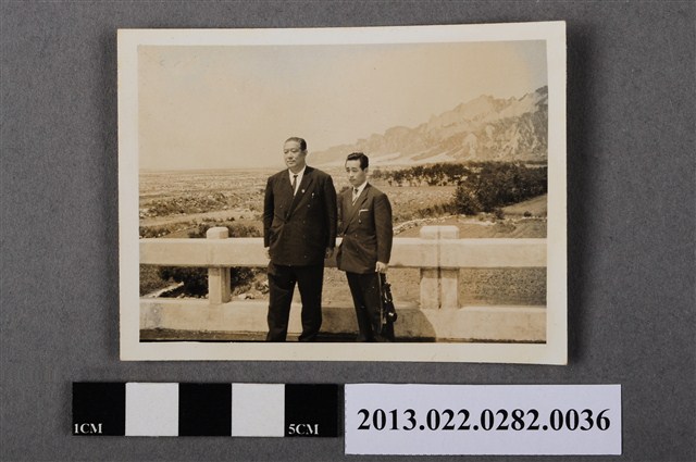 川崎秀二等2人合照 (共2張)