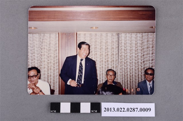 民國81年張星賢等4人合照 (共2張)