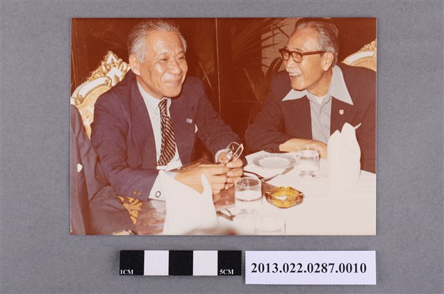 張星賢與友人餐敍照 (共2張)