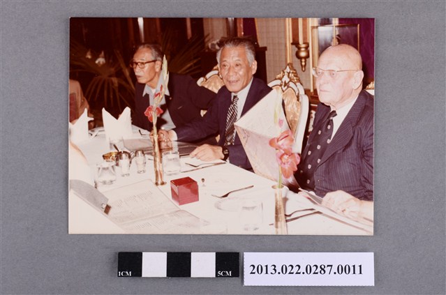 張星賢與友人餐敍照 (共2張)