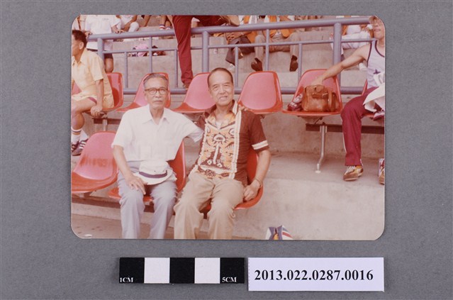 張星賢與中西建設公司楊慶爕合照 (共2張)