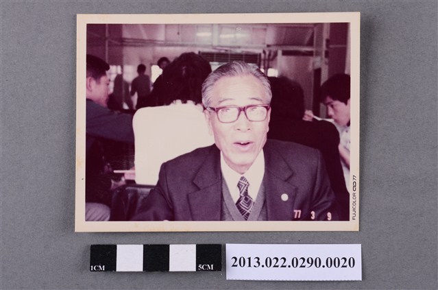 1977年3月9日張星賢獨照 (共2張)