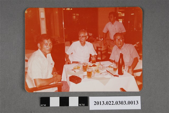 張星賢與友人合照 (共2張)