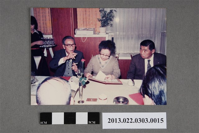 1979年11月昭和九年早大同期會張星賢夫婦與前田久雄 (共2張)