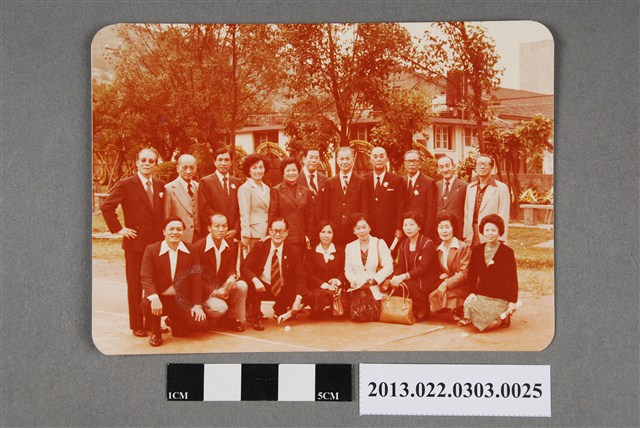 民國69年11月2日謝副總統夫人葬式團體合照 (共2張)