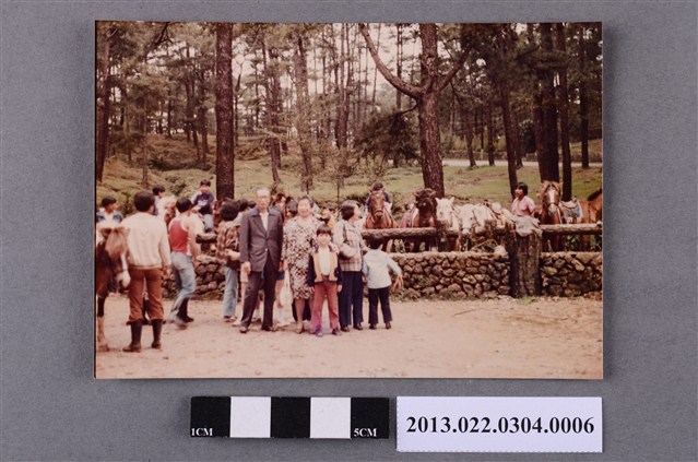 張星賢夫婦等人合照 (共2張)