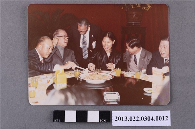 張星賢與謝東閔等人餐敍剪影1 (共2張)