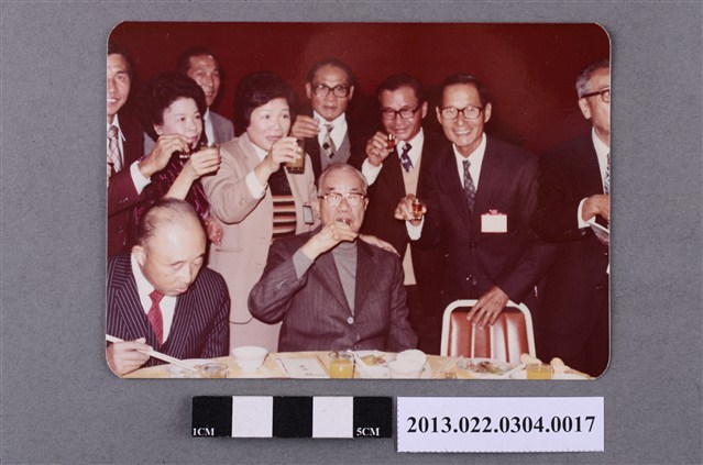 張星賢與謝東閔等人餐敍剪影4 (共2張)