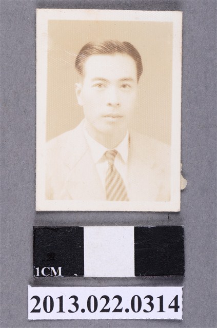 張星賢正面半身照 (共2張)