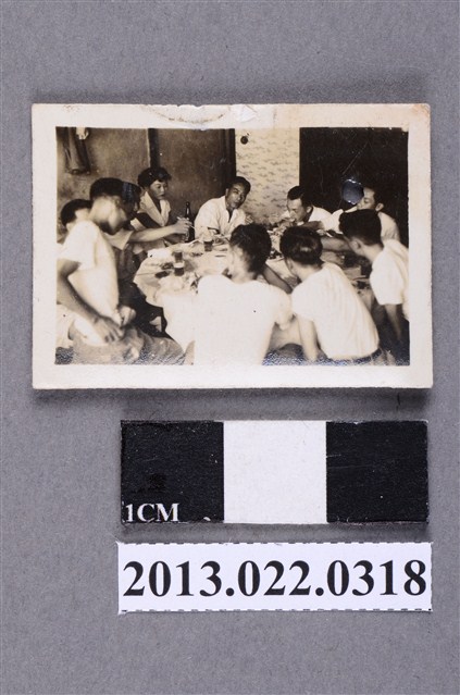 張星賢夫婦與友人聚餐照 (共2張)