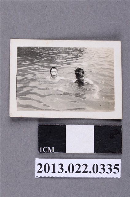 張星賢次子與朋友游泳合照 (共2張)