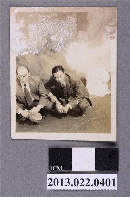 張星賢與友人於日本溫泉觀光照 (共2張)