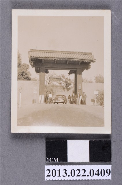 張星賢與陳英郎於日本櫻門觀光照 (共2張)