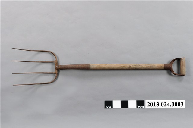 鐵耙(四腳耙) (共4張)