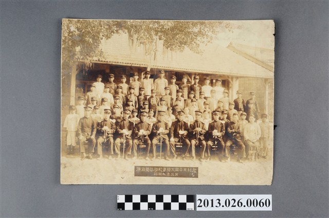 昭和十年三月頂茄萣公學校第十八囬卒業紀念 (共2張)