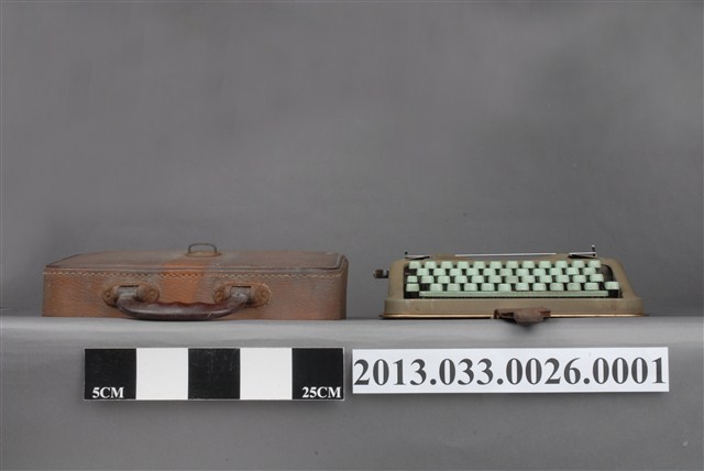 Hermes baby(愛馬仕)出品攜帶型英文打字機(1956年購買) (共10張)