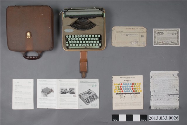 Hermes baby(愛馬仕)出品攜帶型英文打字機(1956年購買) (共4張)