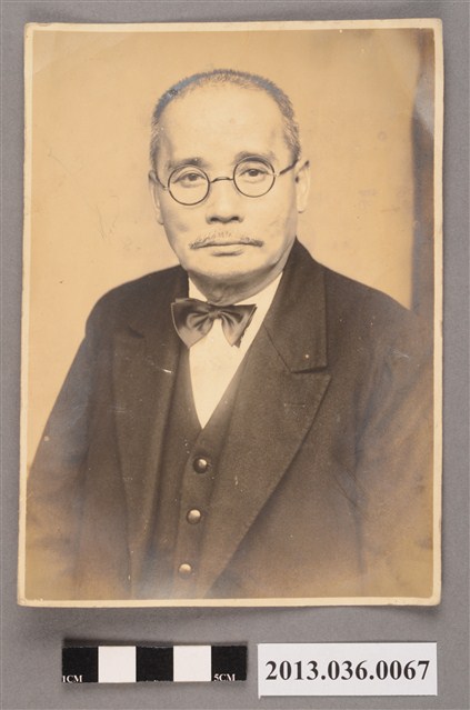 李德生先生公學校校長紀念照 (共2張)