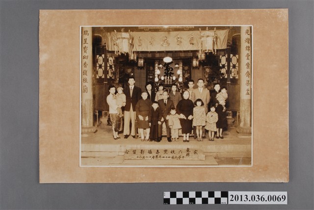 李德生家族於吉利第的合影紀念照 (共2張)