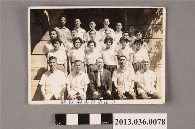 李德生先生與新竹縣民政局同仁合影 (共2張)