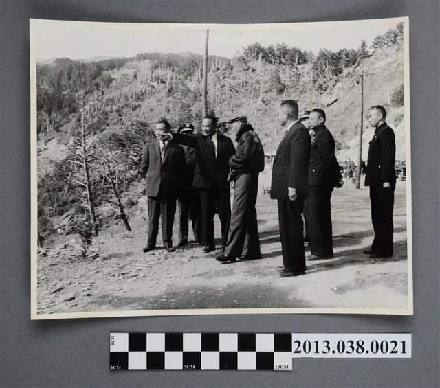 蔣中正在中橫公路林班地 (共2張)