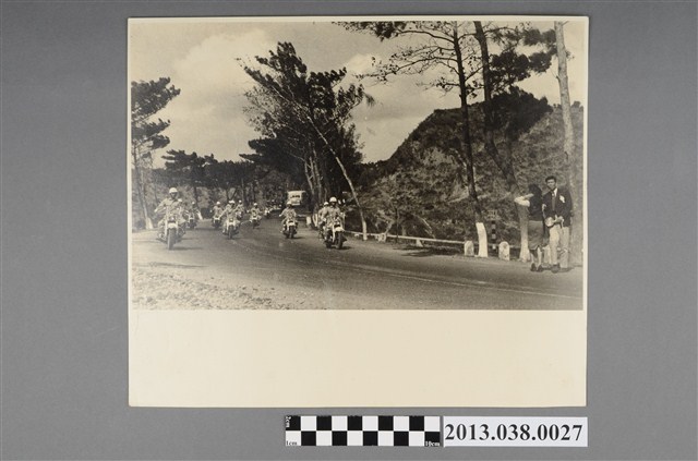 蔣中正視察車隊 (共2張)