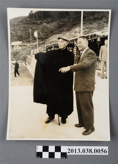 蔣中正視察中橫公路 (共2張)