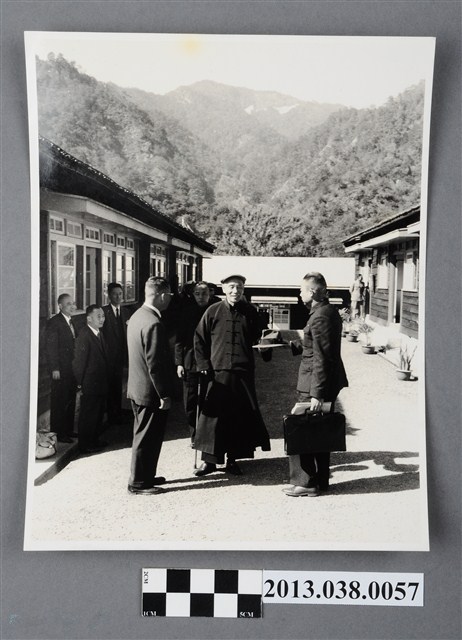 蔣中正視察工務營舍 (共2張)