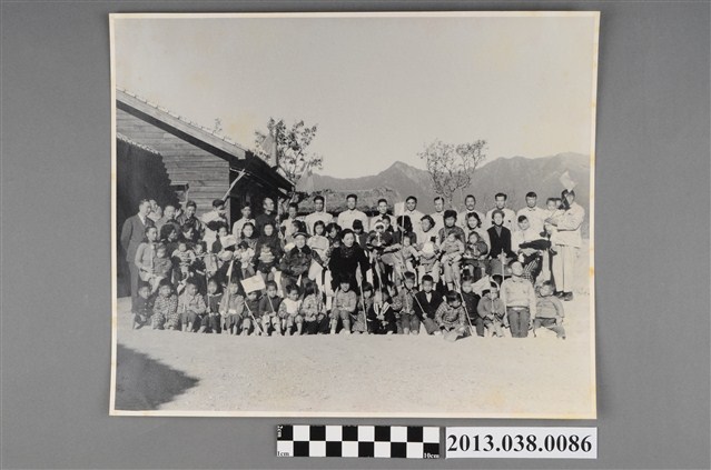 蔣中正與地方家庭 (共2張)