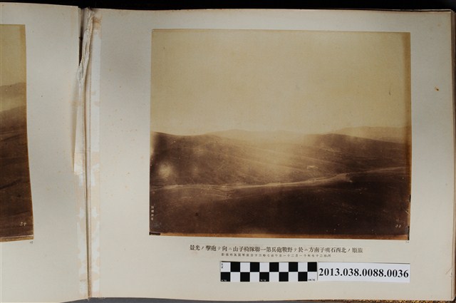 野戰砲兵第一聯隊於旅順北西石嘴子朝南方椅子山砲擊 (共1張)