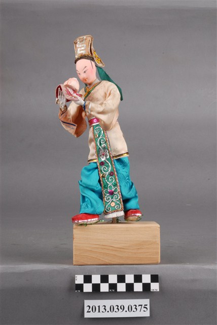 紙糊持壽桃文身人偶 (共9張)