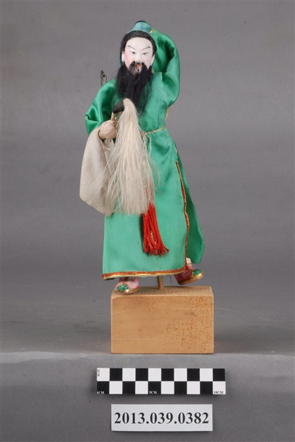 紙糊青袍持拂塵道士人偶 (共9張)