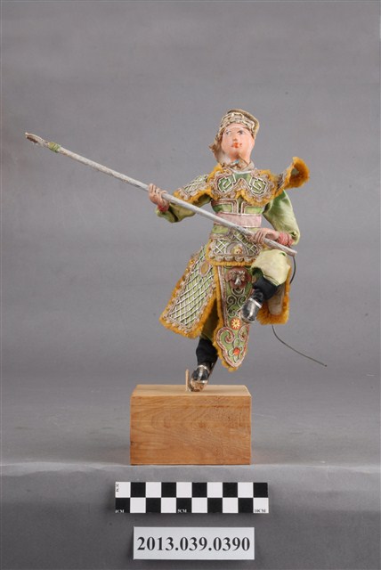 紙糊淡青袍持槍將士人偶 (共9張)