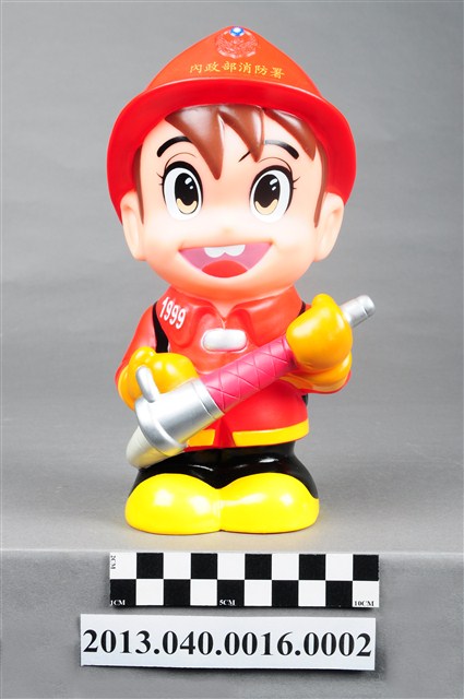 內政部消防署1999年消防寶寶瞄子手指揮官存錢筒 (共9張)