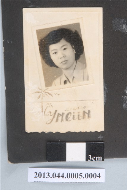 女子獨照 (共2張)