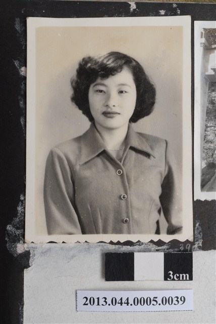 女子獨照 (共2張)