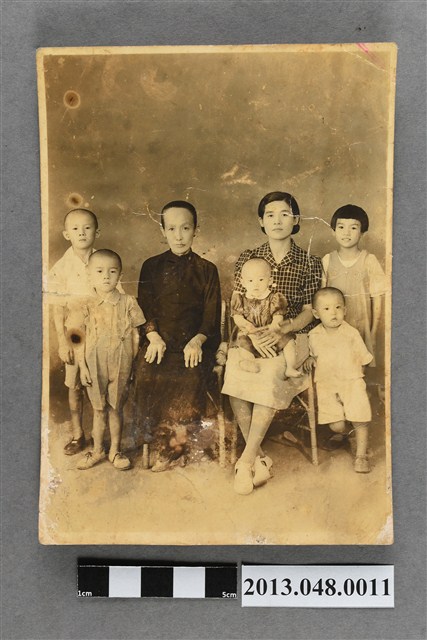 陳壬子之家族成員合影照片 (共2張)