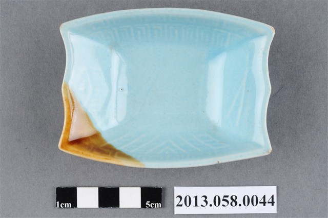 藍釉雙色壓花回紋碟 (共6張)