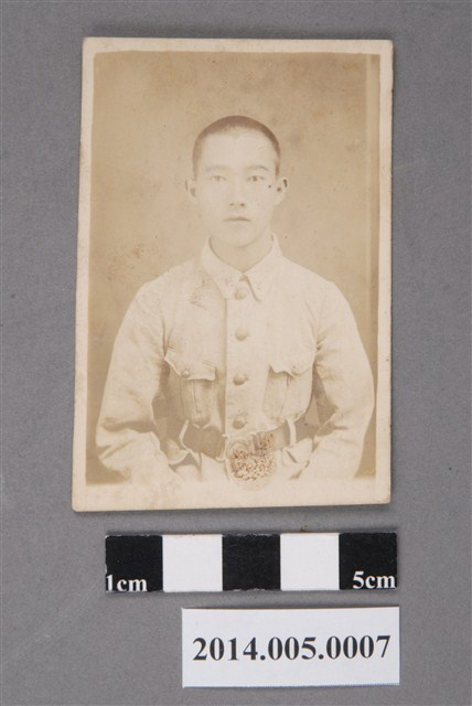 吳錦煌先生南商就讀時期拍攝脫帽半身照 (共2張)