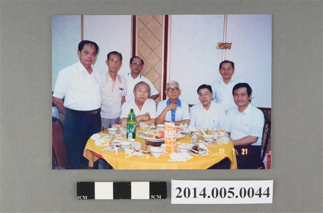 吳錦煌先生與日籍教師及友人餐聚合影其一 (共5張)