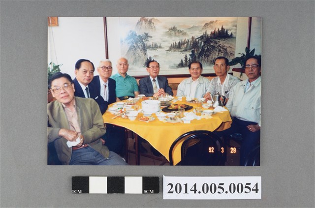 吳錦煌先生與南商日籍教師及同班同學餐聚合影 (共5張)