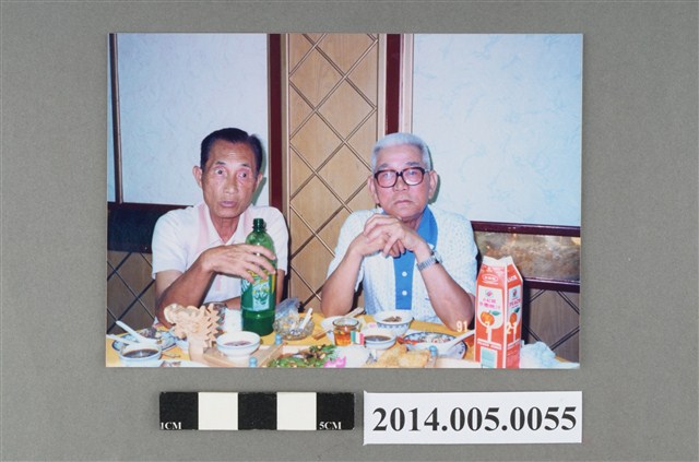 吳錦煌先生與南商日籍教師餐聚合影 (共5張)